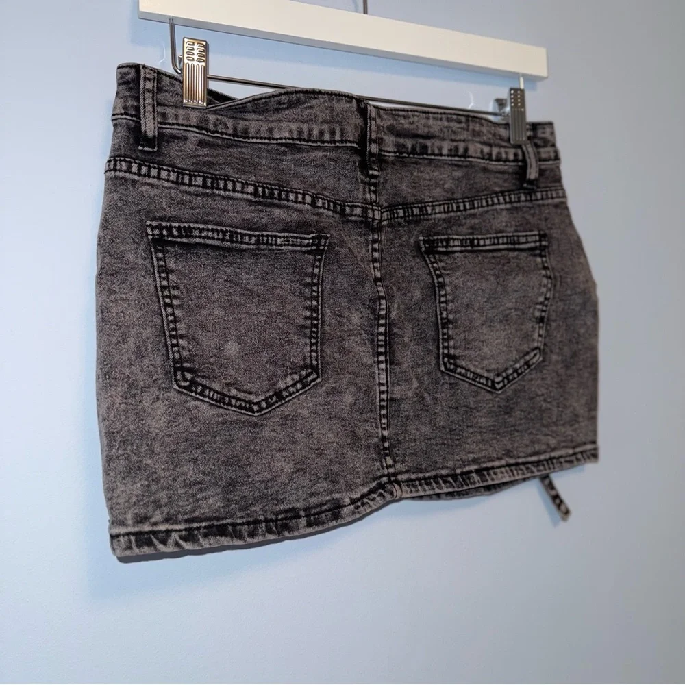 Black Denim cargo Mini Skirt - Picture 6 of 6
